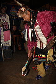 Stammestänzer der Chickasaw und Choctaw Nation Dancers @ Oklahoma Country Saloon, München (©Foto: Martin Schmitz)